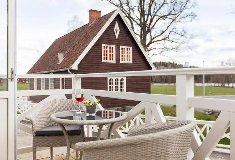 Juniorsviitti Parveke, Bauergården