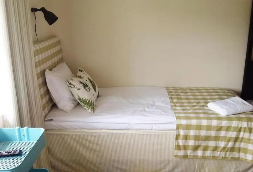 Talo 2 Makuuhuonetta, Bauergården