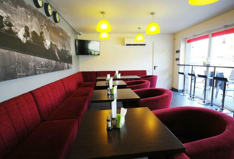 اتاق استاندارد سه نفره, Bhb