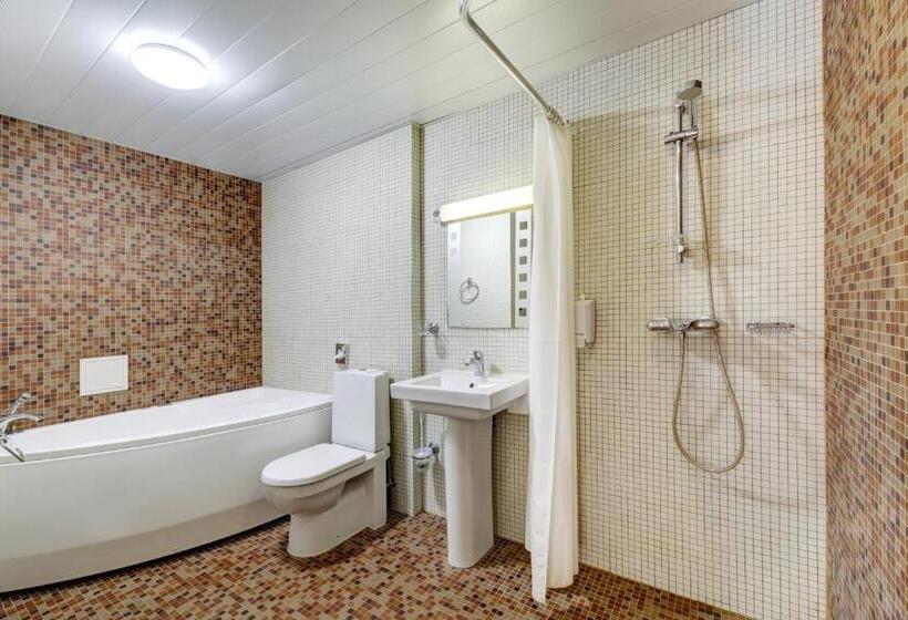 اتاق خانوادگی, Estonia Medical Spa &