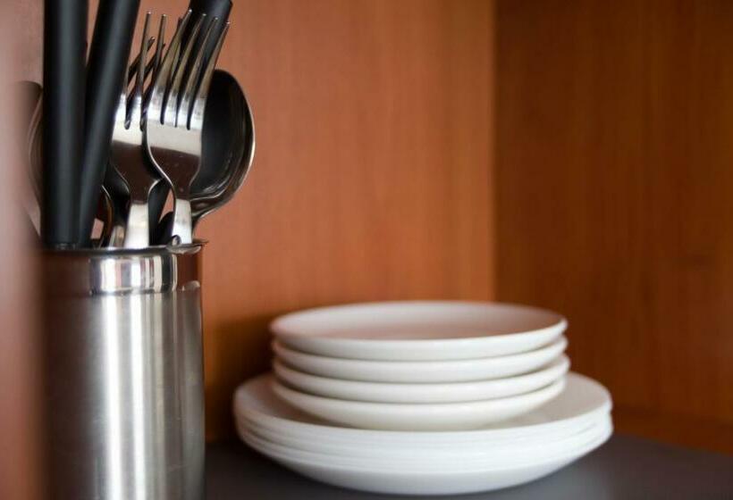 اتاق لوکس چهار تخته, Inza