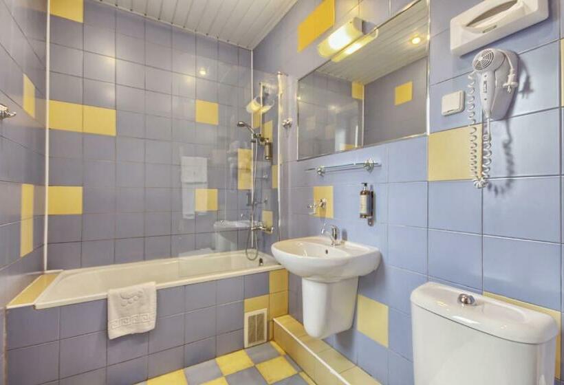 اتاق لوکس چهار تخته, Inza