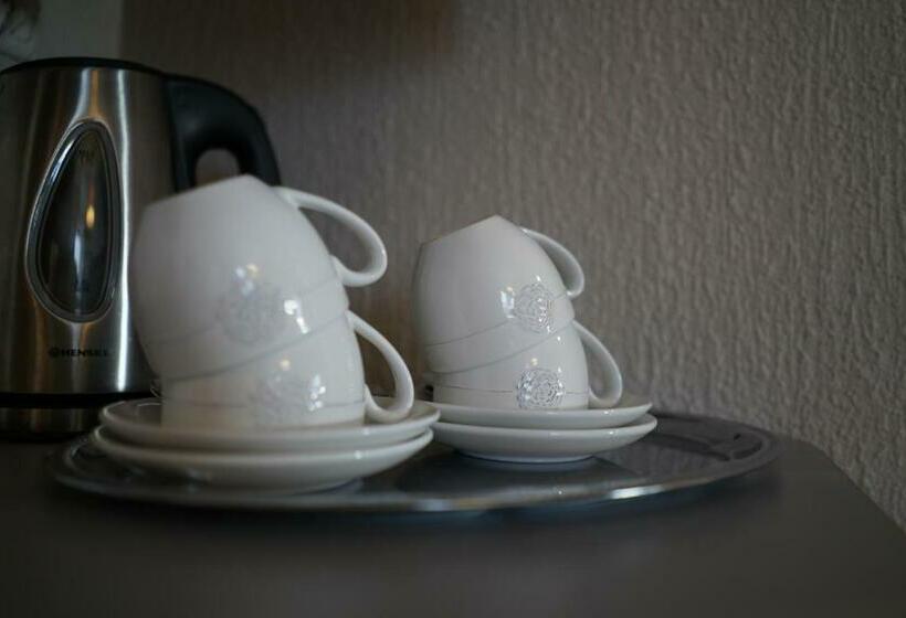 اتاق لوکس چهار تخته, Inza