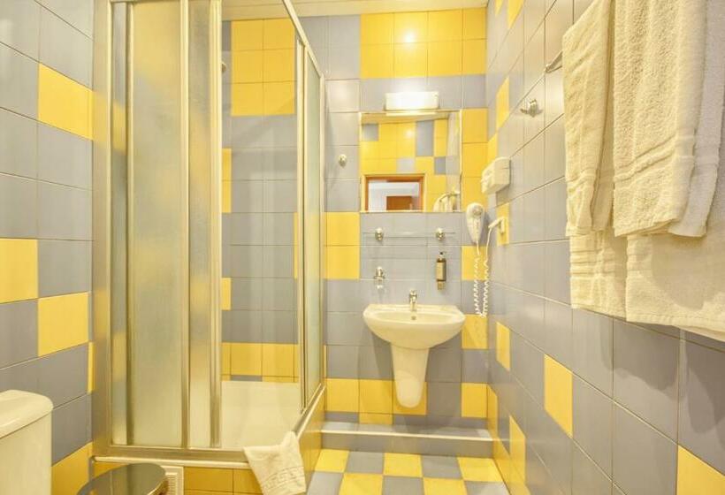 اتاق سوپریور, Inza