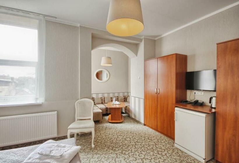 اتاق سوپریور, Inza