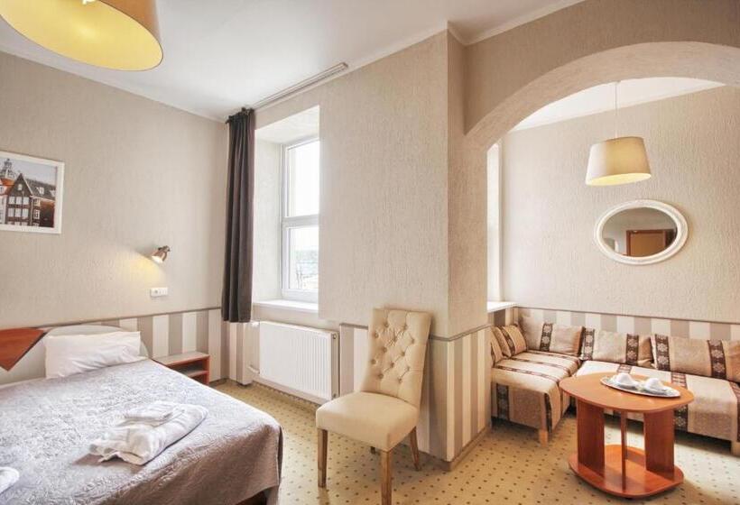 اتاق سوپریور, Inza