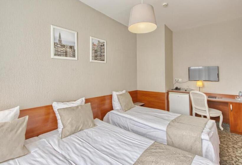 اتاق استاندارد سه نفره, Inza