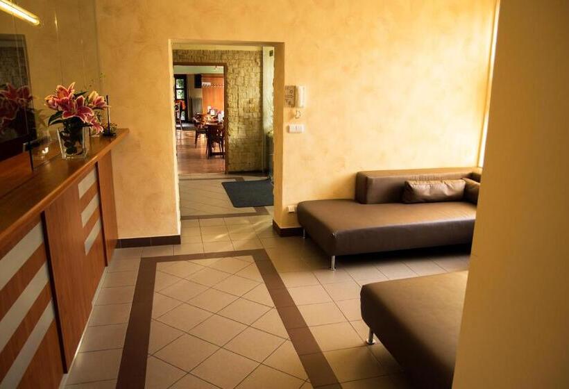 スタンダードトリプルルーム, Karel Iv