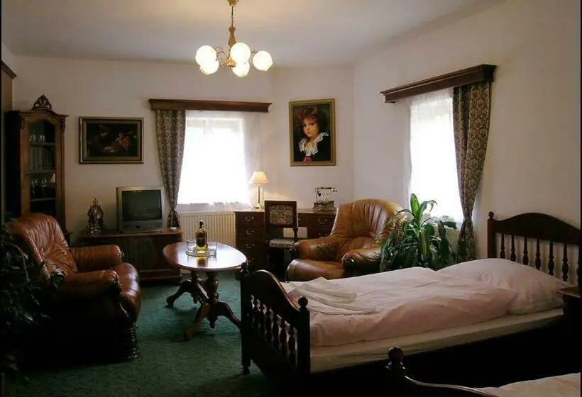 Standard Kolmen Hengen Huone, Klor