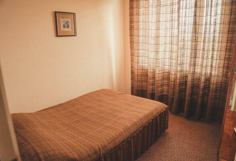 اتاق استاندارد یک نفره, L Pääsuke