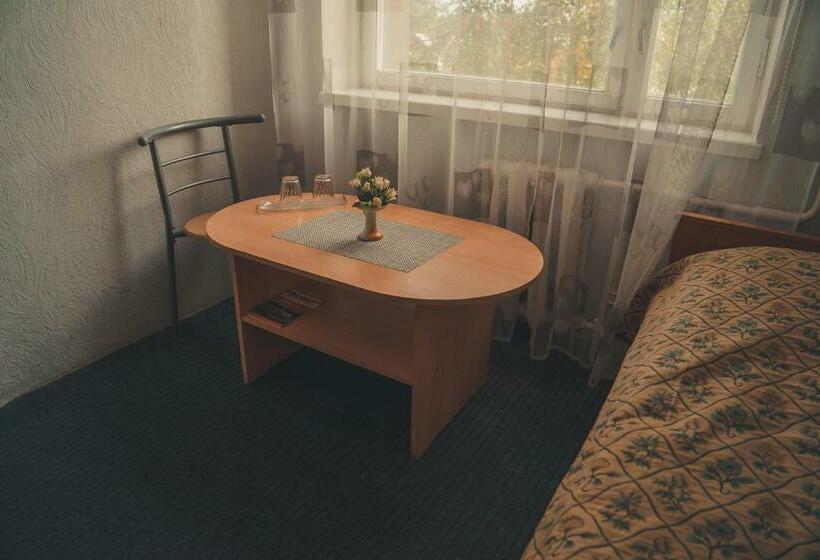 اتاق لوکس, L Pääsuke