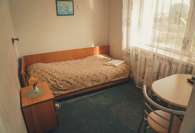 اتاق لوکس, L Pääsuke