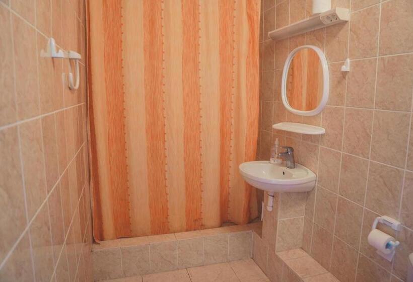 اتاق لوکس, L Pääsuke