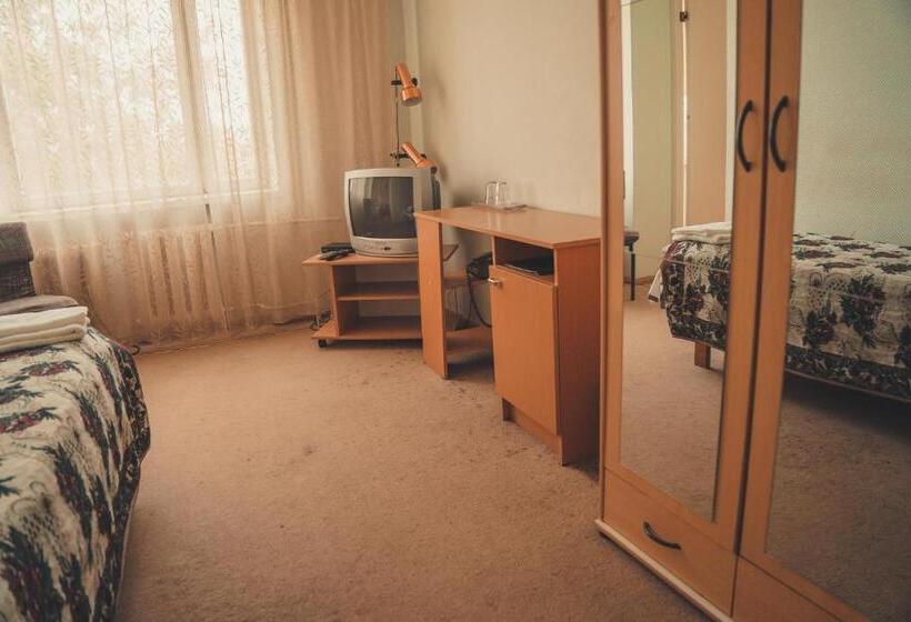 اتاق لوکس, L Pääsuke