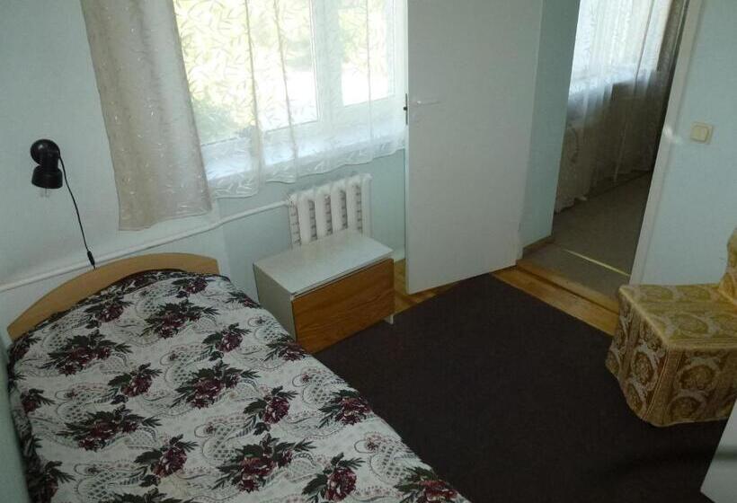 اتاق لوکس, L Pääsuke