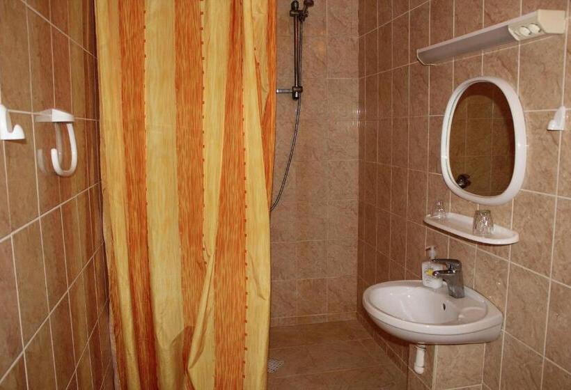 اتاق لوکس, L Pääsuke