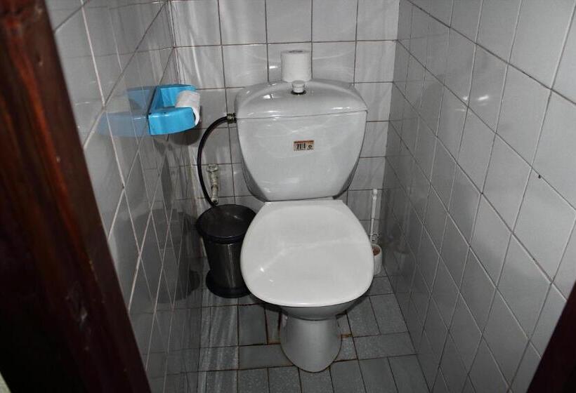 اتاق اکونومی, L Pääsuke