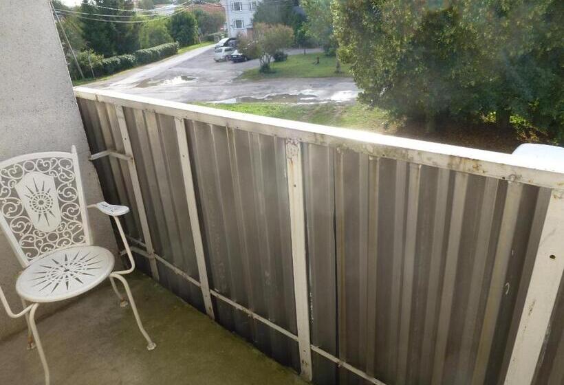 اتاق خانوادگی, L Pääsuke