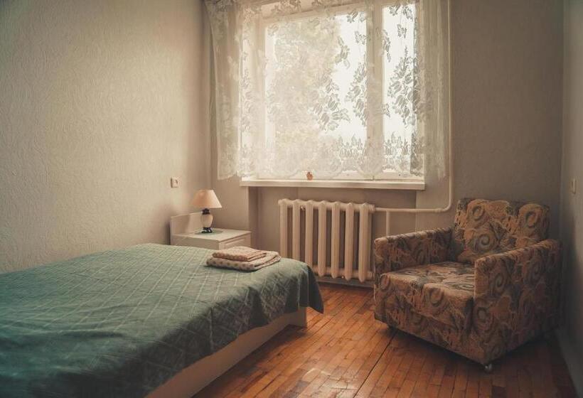 اتاق خانوادگی, L Pääsuke