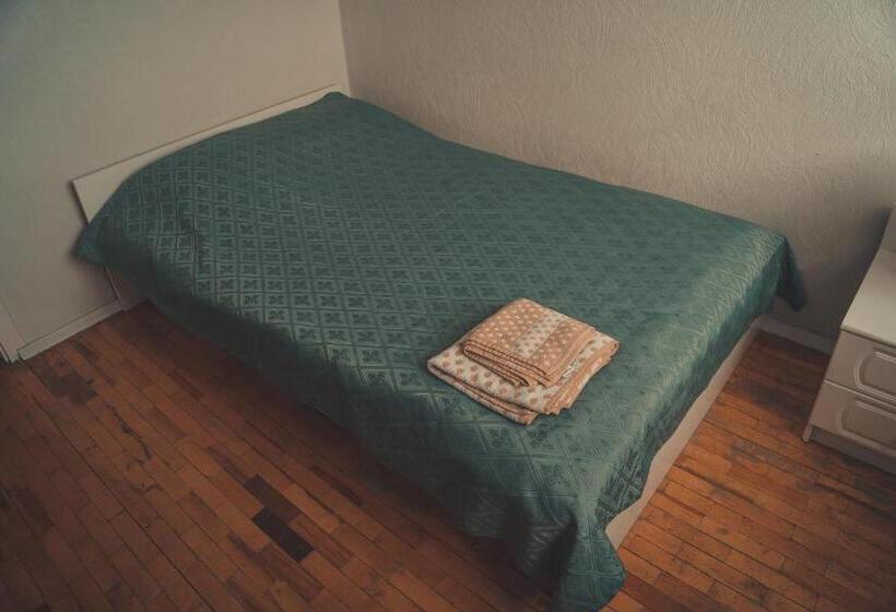 اتاق خانوادگی, L Pääsuke