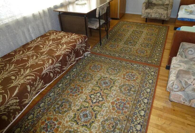 اتاق خانوادگی, L Pääsuke