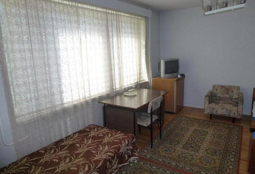 اتاق خانوادگی, L Pääsuke