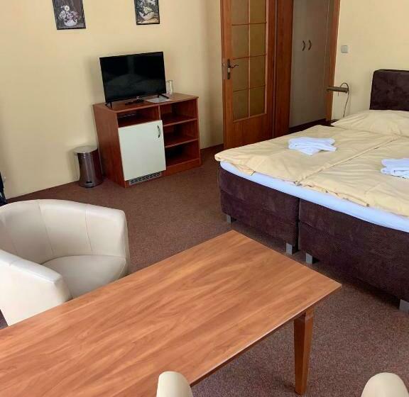 Háromágyas Standard Szoba, Loucky