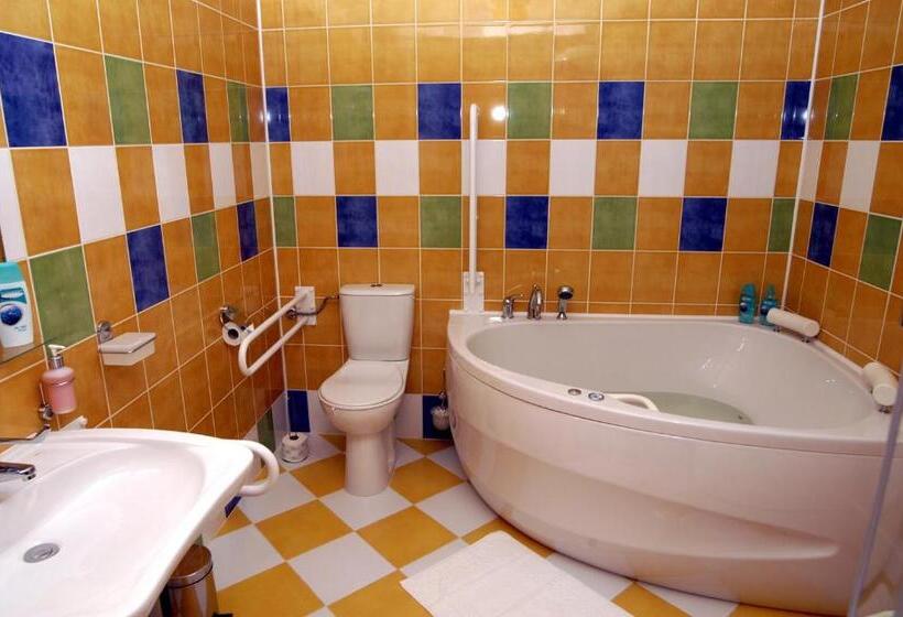 Suite Pezsgőfürdővel, Loucky