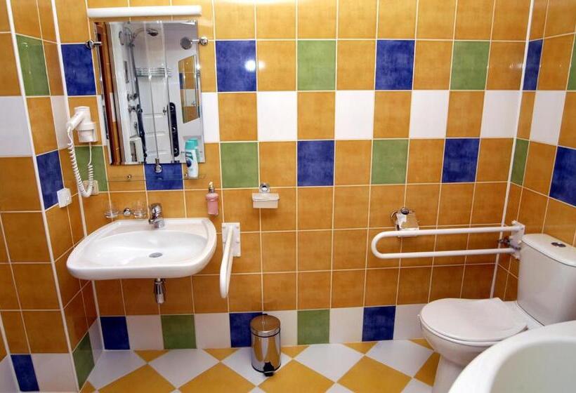 Suite Pezsgőfürdővel, Loucky