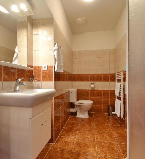 标准单人间, Palác