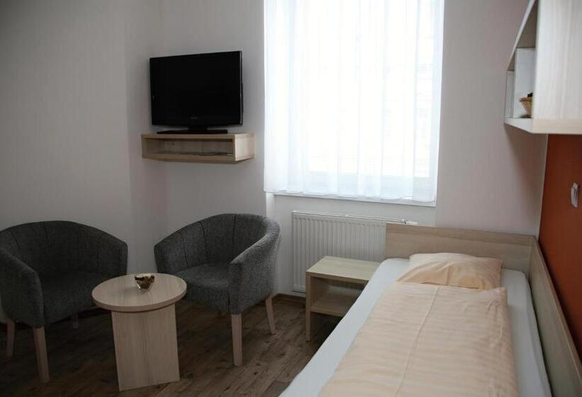 标准单人间, Palác