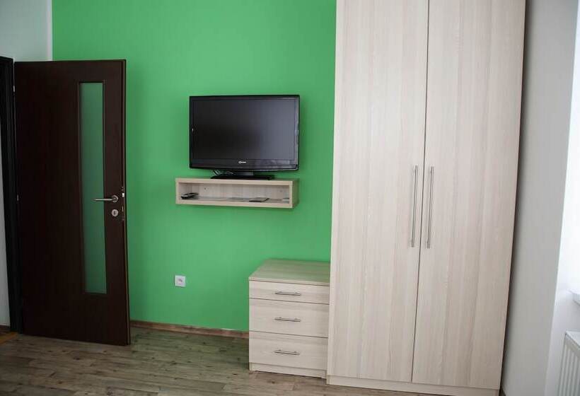 标准单人间, Palác