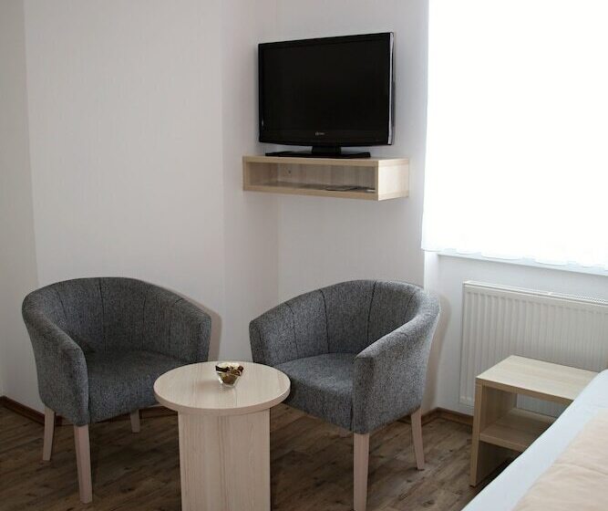 标准单人间, Palác