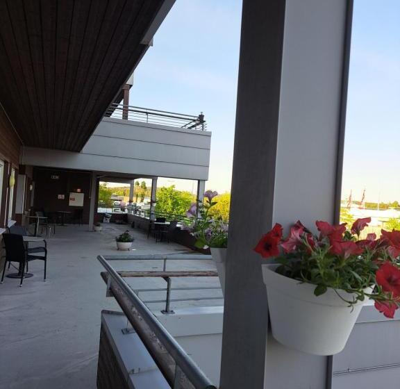 חדר משפחתי, Motell Svinesundparken