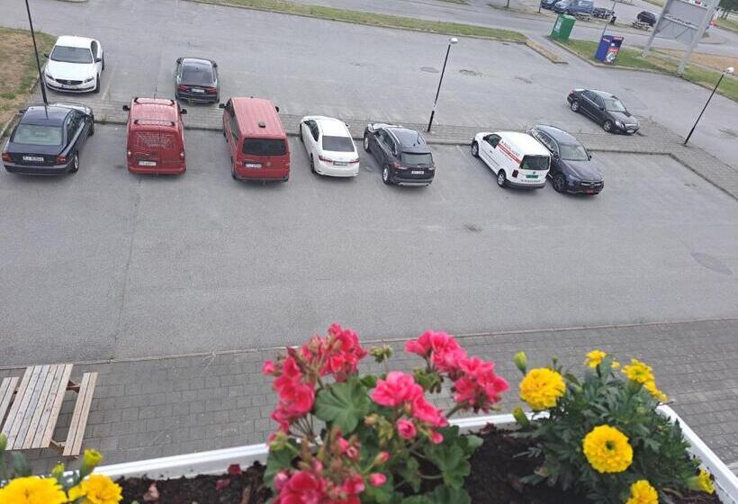 חדר משפחתי, Motell Svinesundparken