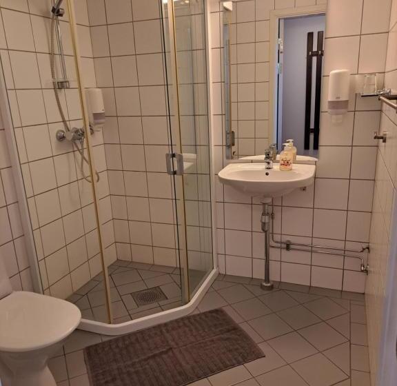 חדר משפחתי, Motell Svinesundparken