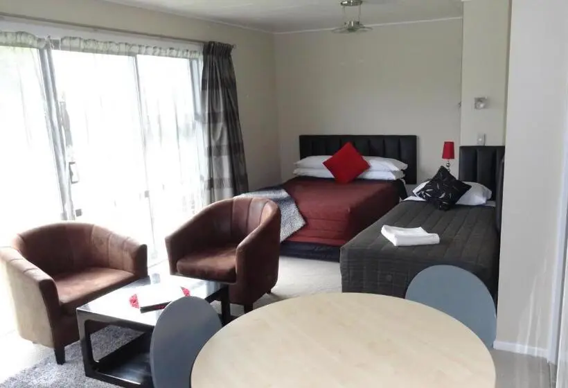 اتاق خانوادگی, Aarburg Airport Motel