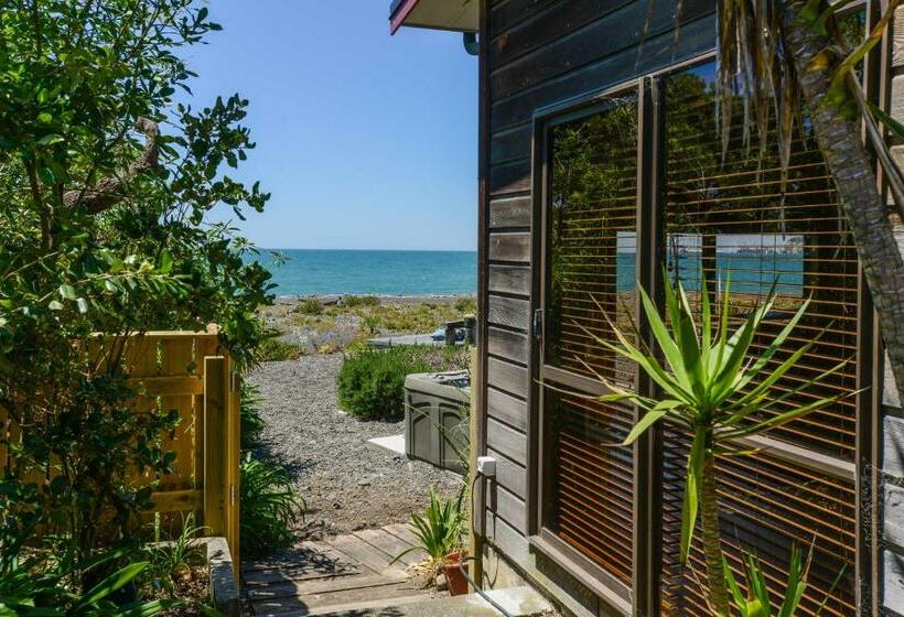 Студия Deluxe, Absolute Beachfront B&b