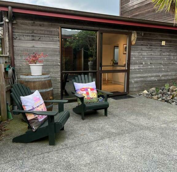 Студия Deluxe, Absolute Beachfront B&b