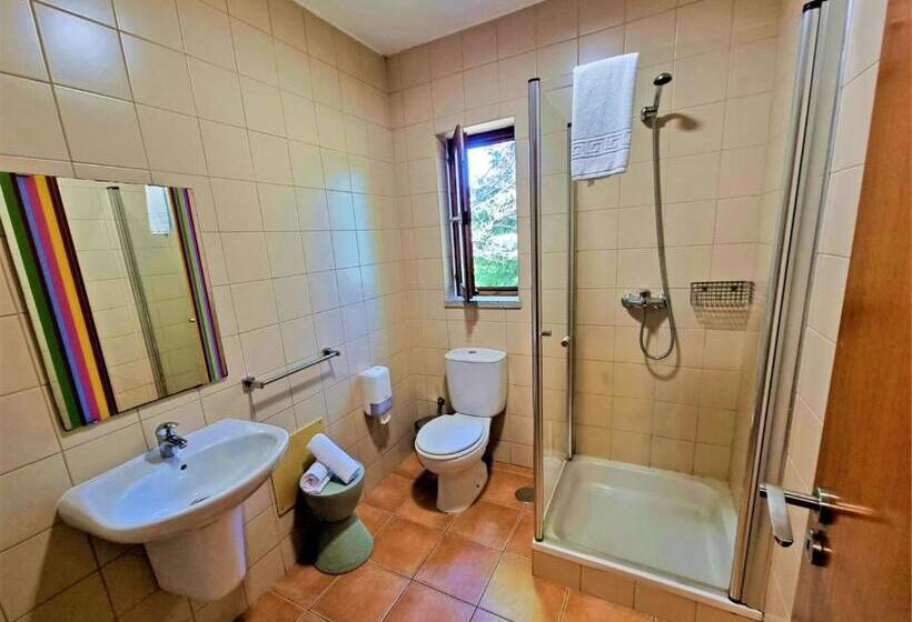 バンガローの２ベッドスタンダードルーム, Hi Geres   Pousada De Juventude Do Gerês