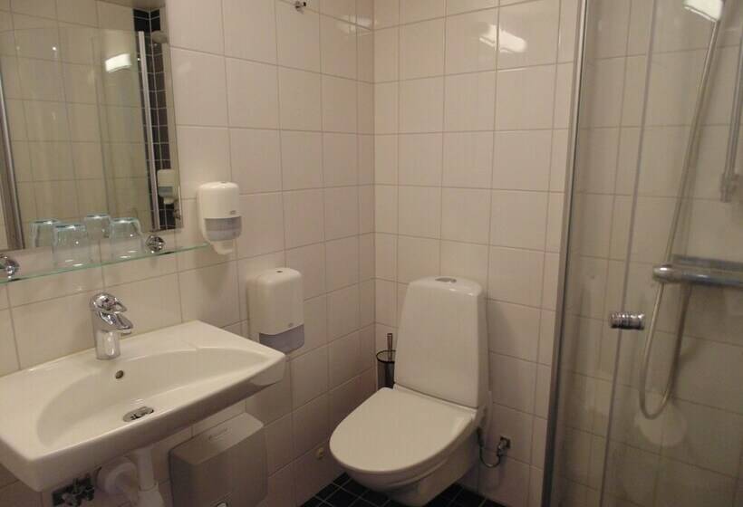 Номер Superior, Ljungskile Folkhögskola Kurs & Konferens L