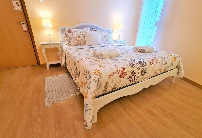 اتاق استاندارد سه نفره, Sunlight House