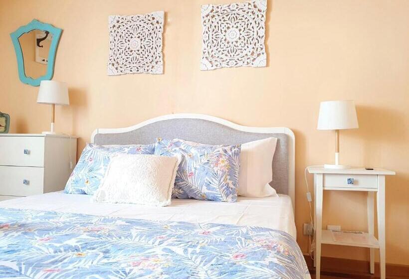 اتاق استاندارد با سرویس بهداشتی مشترک, Sunlight House