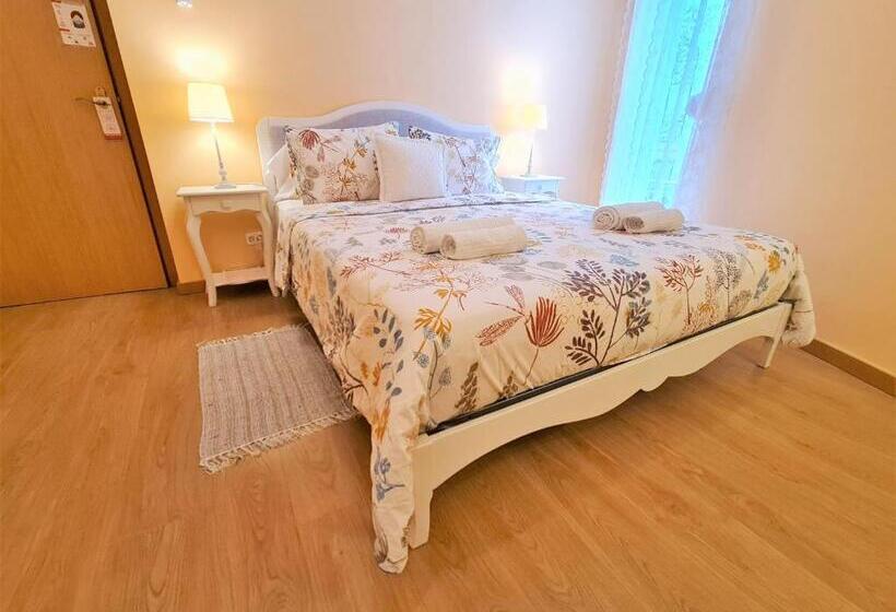 اتاق استاندارد سه نفره, Sunlight House