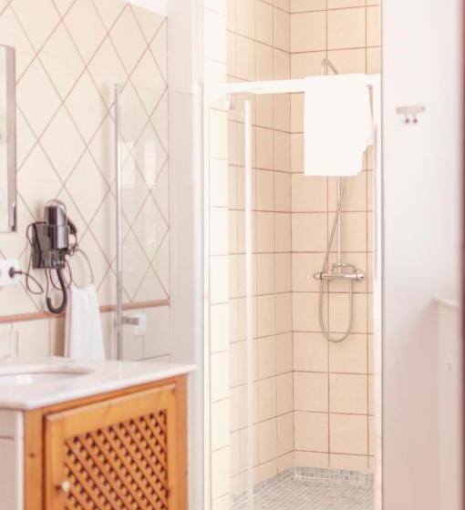 اتاق استاندارد, Sunlight House