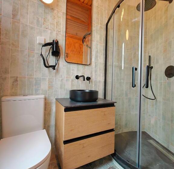 سوئیت با بالکن, Sunlight House