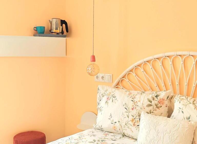 اتاق استاندارد, Sunlight House