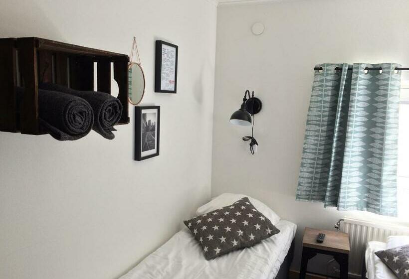 Quarto Estandar Banheiro Compartilhado, Uncle Joe's