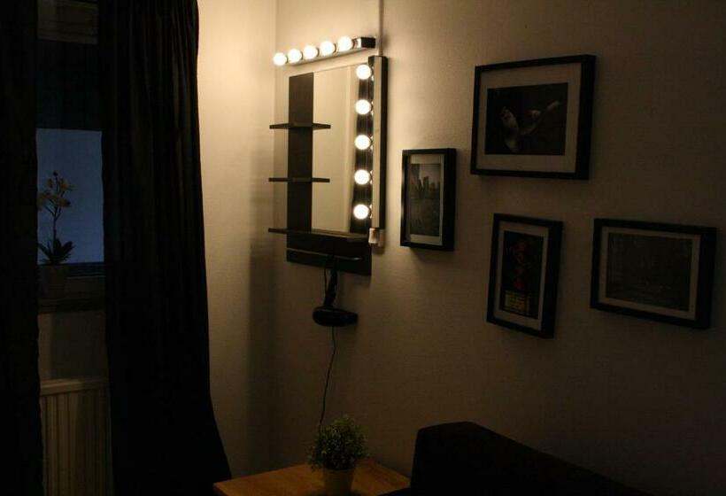 Quarto Estandar Banheiro Compartilhado, Uncle Joe's