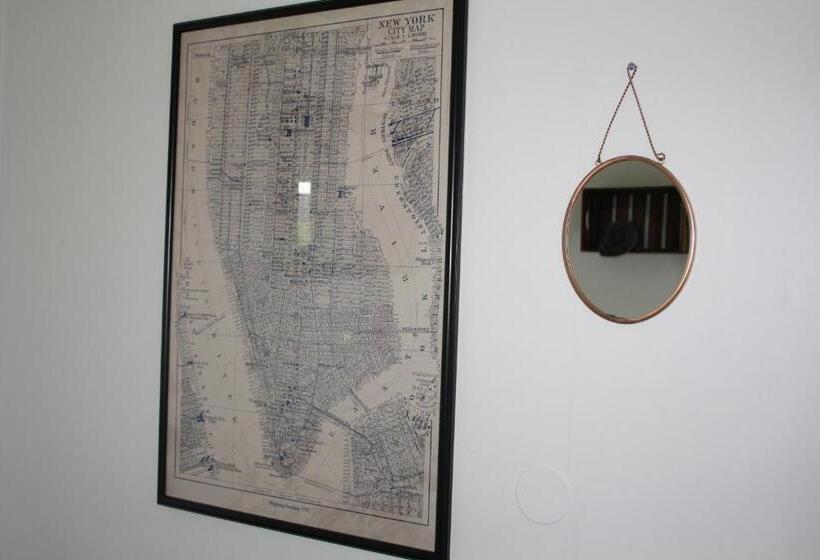 Quarto Familiar Banheiro Compartilhado, Uncle Joe's